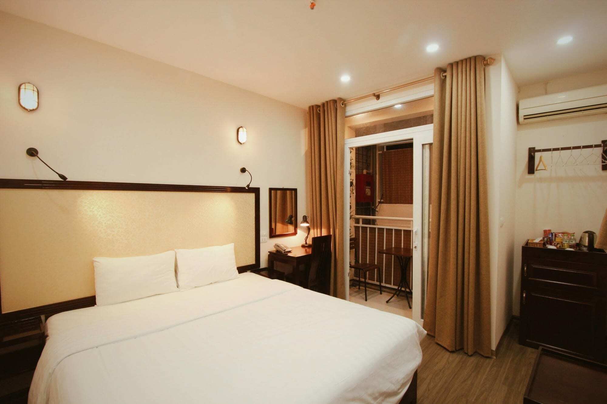 Ellogia Rusta Hotel - Managed By Hostesk Ханой Экстерьер фото